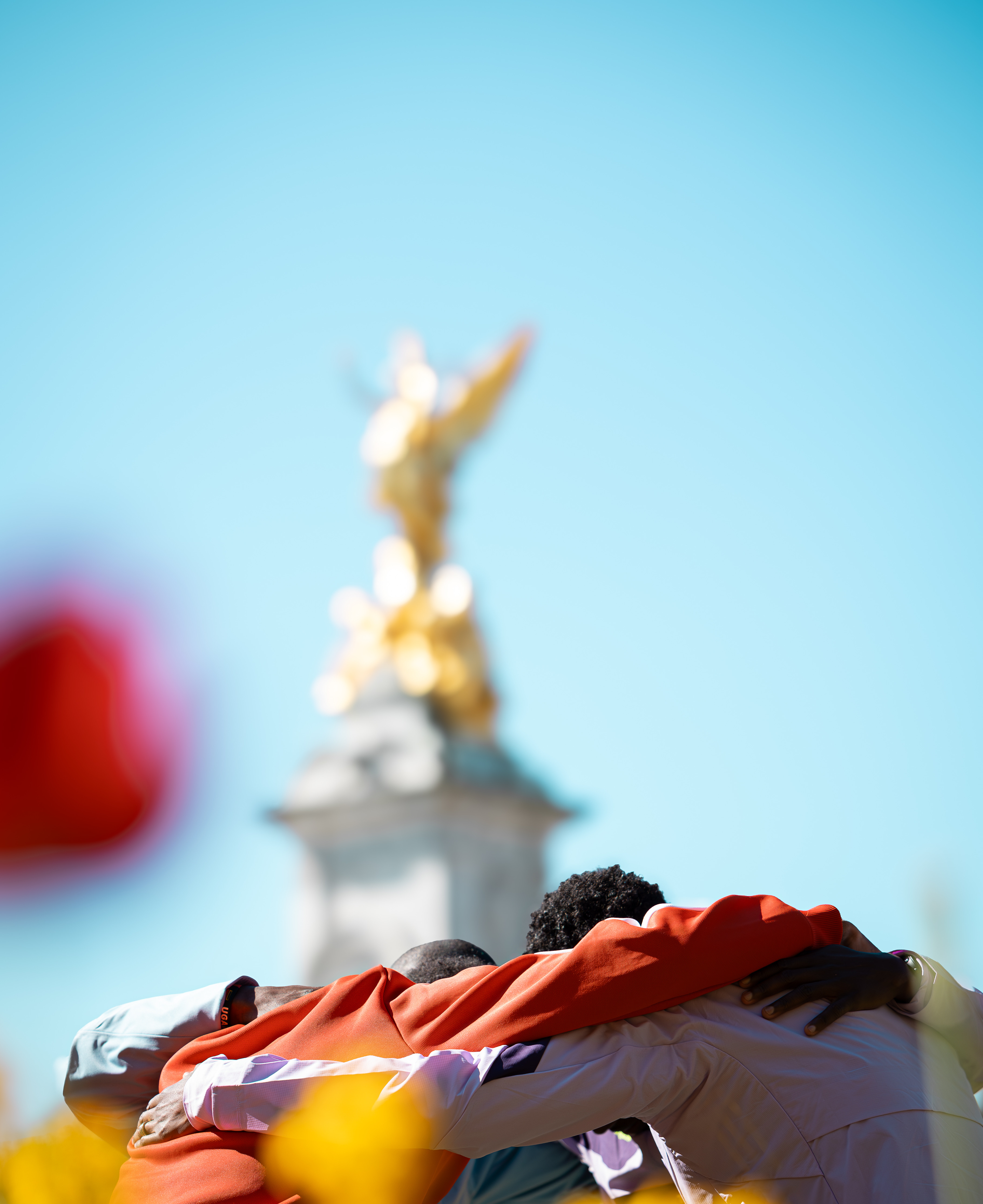 Athletes at Victoria Memorial, TCS London Marathon 2026